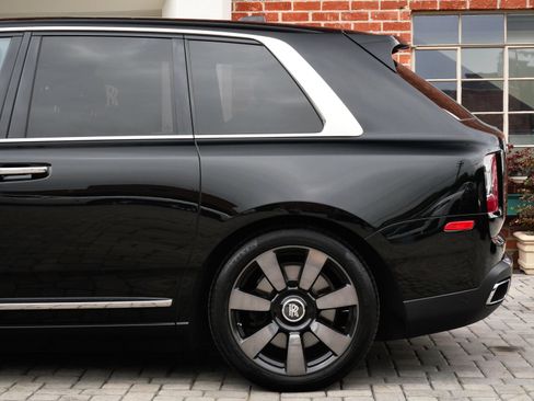 Certified 2023 Rolls-Royce Cullinan AWD/4WD image 31