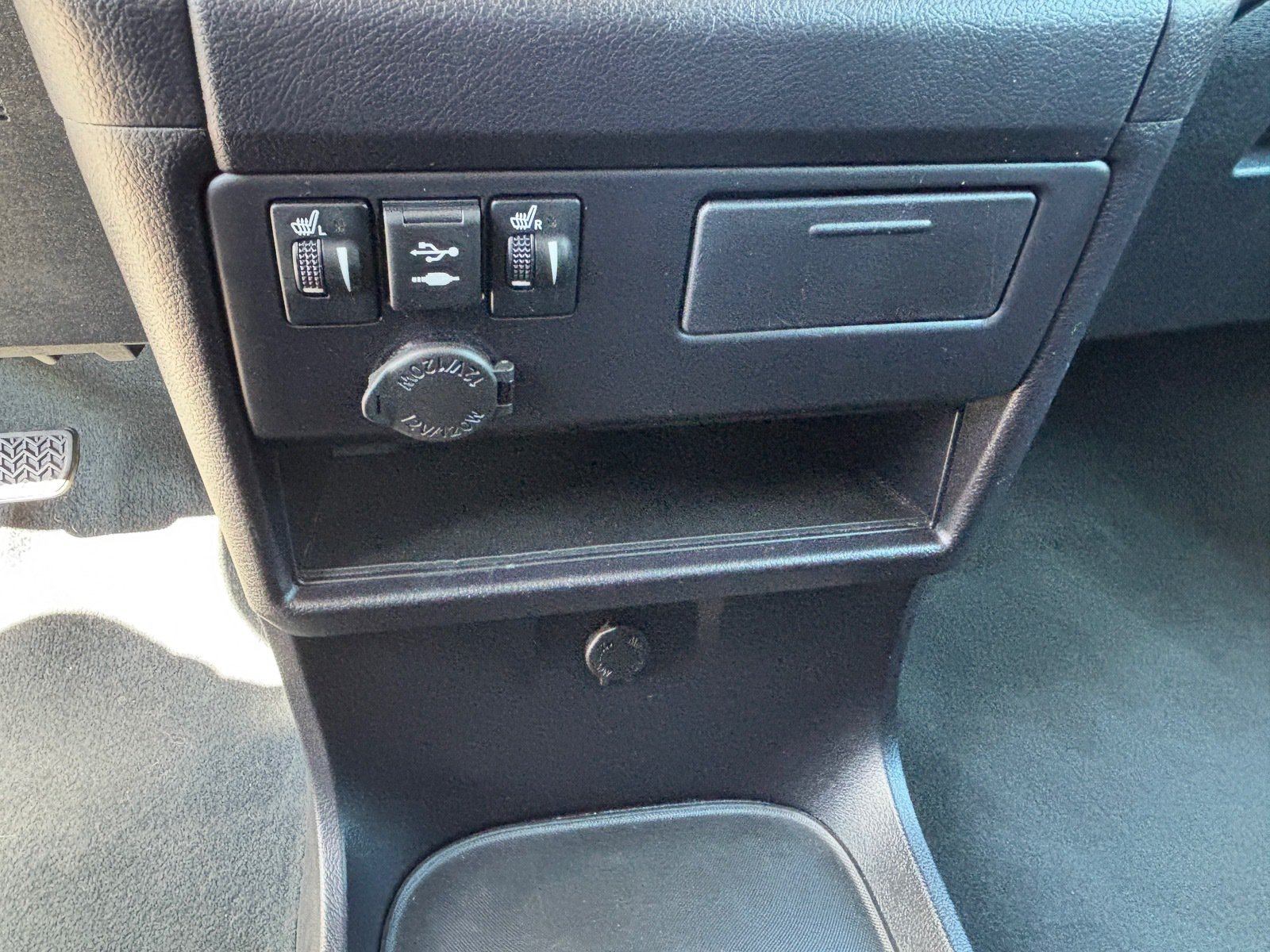 Used 2020 Toyota Sienna SE w/ Carpet Mat Package FWD image 15