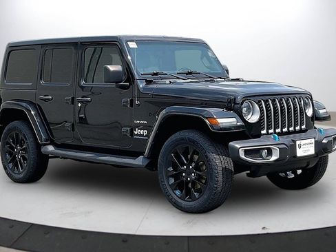 Certified 2023 Jeep Wrangler Unlimited Sahara w/ Cold Weather Group AWD/4WD image 2