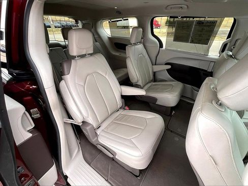 Used 2020 Chrysler Pacifica Touring-L w/ Premium Audio Group image 25