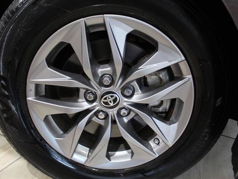 Used 2023 Toyota Sienna LE w/ LE Plus Package FWD image 13