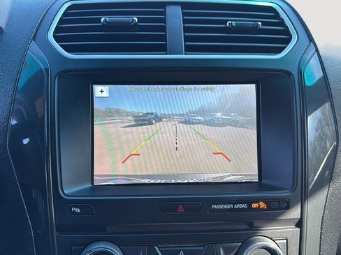 Used 2017 Ford Explorer XLT w/ Equipment Group 202A image 23
