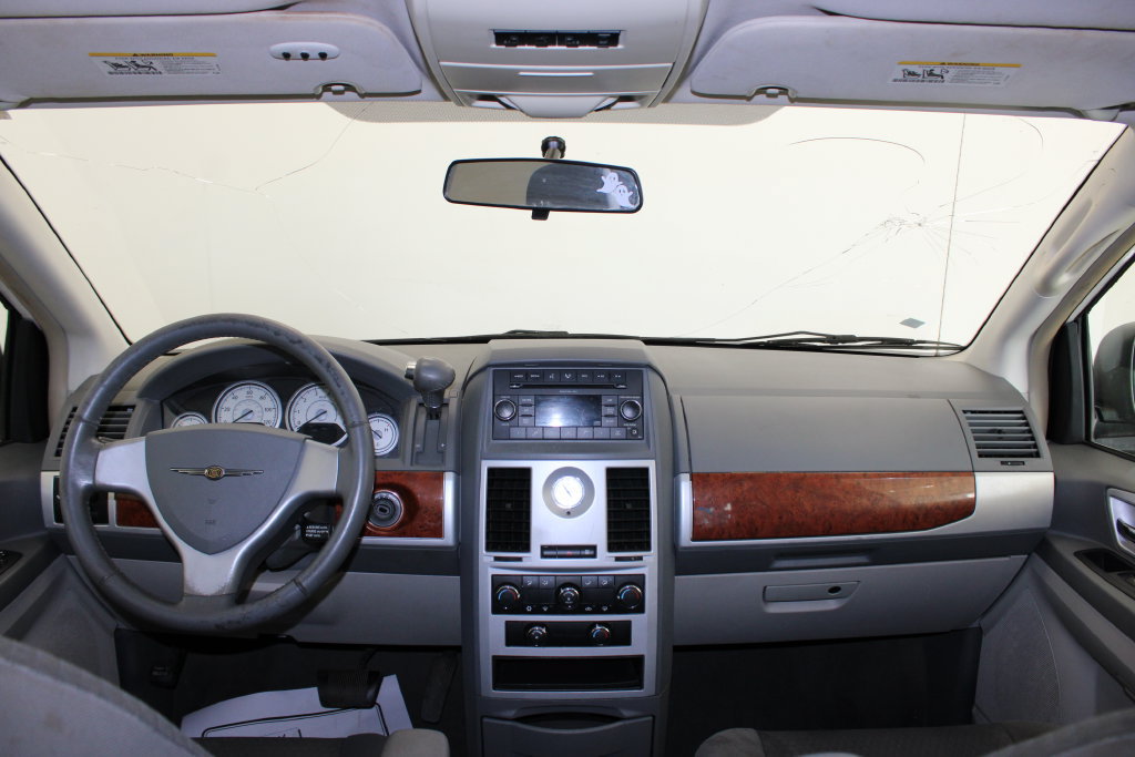 Used 2009 Chrysler Town & Country Touring FWD image 13