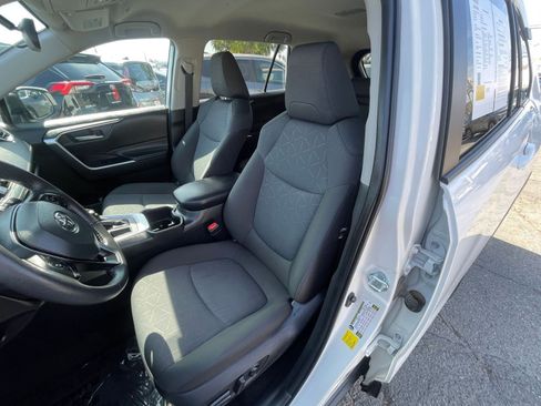 Used 2025 Toyota RAV4 XLE w/ Weather Package image 37