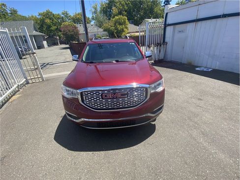 Used 2018 GMC Acadia Denali w/ Technology Package image 2