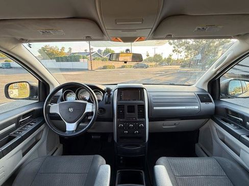 Used 2010 Dodge Grand Caravan Hero FWD image 18