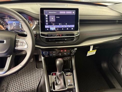 New 2026 Jeep Compass Trailhawk w/ Trailer Tow Group image 24