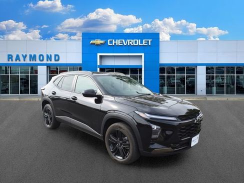 Used 2025 Chevrolet Trax ACTIV w/ Driver Confidence Package FWD image 1