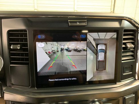 Used 2025 Ford F250 Lariat w/ Tremor Off-Road Package image 5