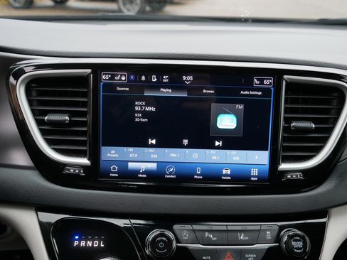 Certified 2024 Chrysler Pacifica Touring-L image 22