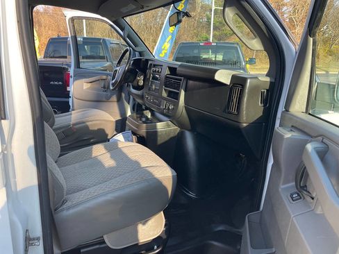 Used 2019 GMC Savana 2500 w/ Enhanced Convenience Package image 28