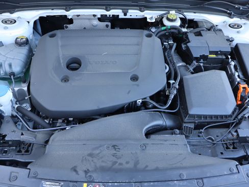 Used 2025 Volvo XC40 B5 Core image 41