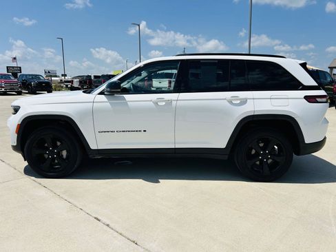Used 2023 Jeep Grand Cherokee Limited w/ Luxury Tech Group II AWD/4WD image 43