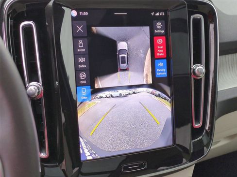 Used 2025 Volvo XC40 B5 Plus w/ Protection Package Premier image 12