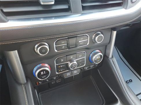 Used 2023 GMC Yukon XL SLT image 20
