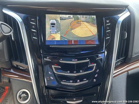 Used 2017 Cadillac Escalade Premium Luxury image 28