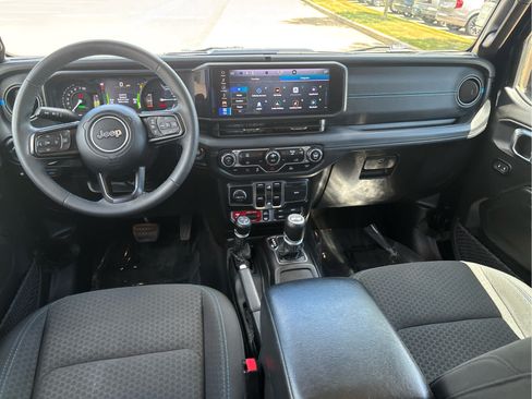 Used 2024 Jeep Wrangler Unlimited Rubicon 4xe AWD/4WD image 9