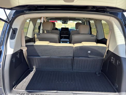 Used 2024 Nissan Armada Platinum w/ Captain's Chairs Package AWD/4WD image 10