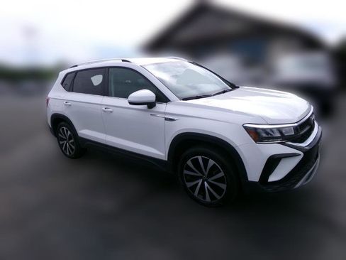 Used 2023 Volkswagen Taos SE image 1