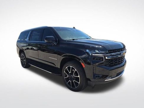 Used 2022 Chevrolet Suburban LS w/ Driver Alert Package RWD image 1