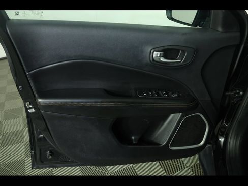 Used 2018 Jeep Compass Limited w/ Navigation Group AWD/4WD image 17