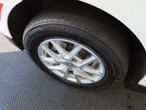 Used 2023 Chevrolet Equinox LT w/ Driver Convenience Package AWD/4WD image 6