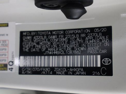 Used 2020 Toyota C-HR XLE image 38