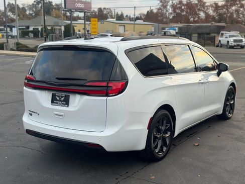 Used 2023 Chrysler Pacifica Touring-L w/ S Appearance Package FWD image 6