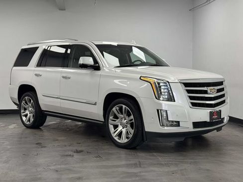 Used 2018 Cadillac Escalade Premium Luxury AWD/4WD image 6