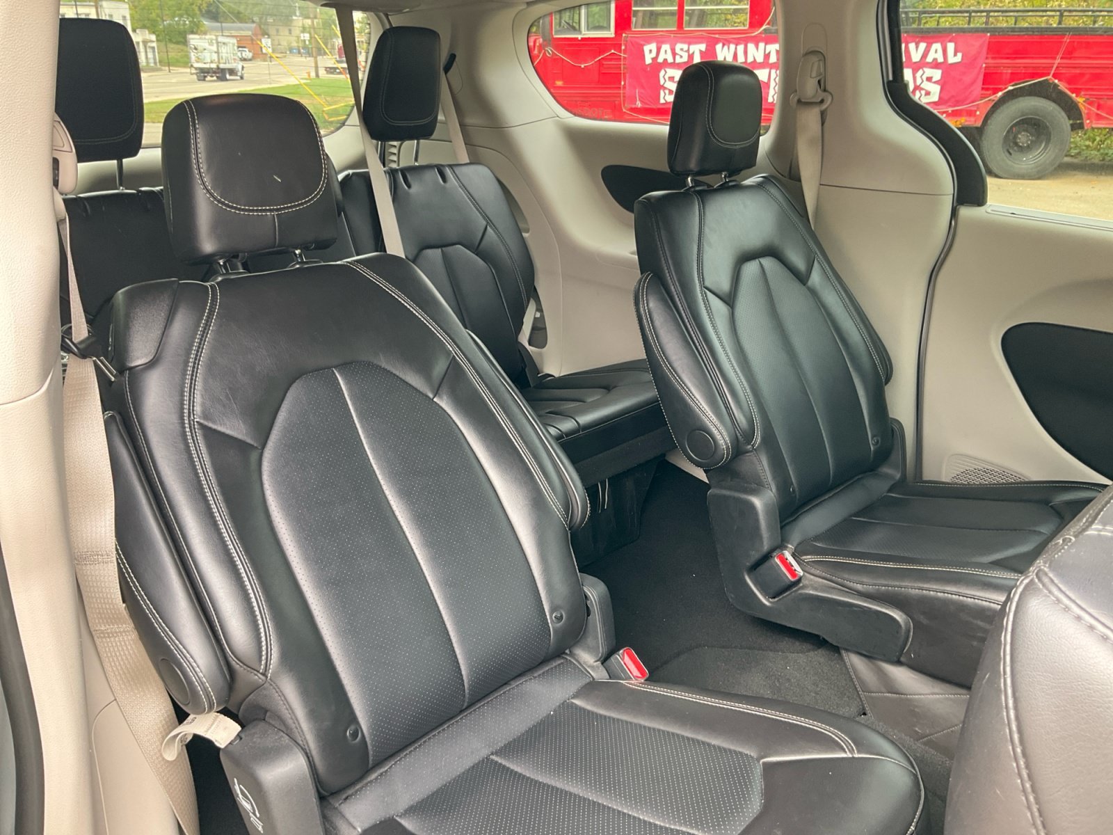 Used 2024 Chrysler Pacifica Touring-L FWD image 19