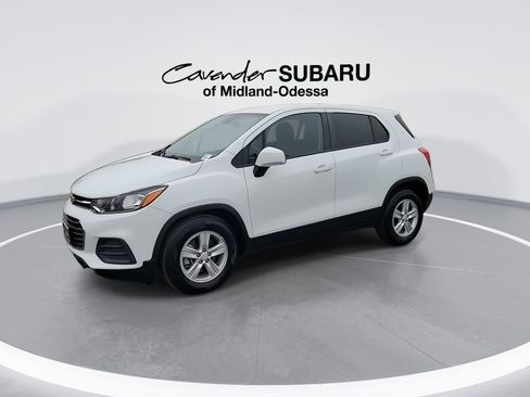 Used 2022 Chevrolet Trax LS w/ Tint and Cruise Package FWD image 4