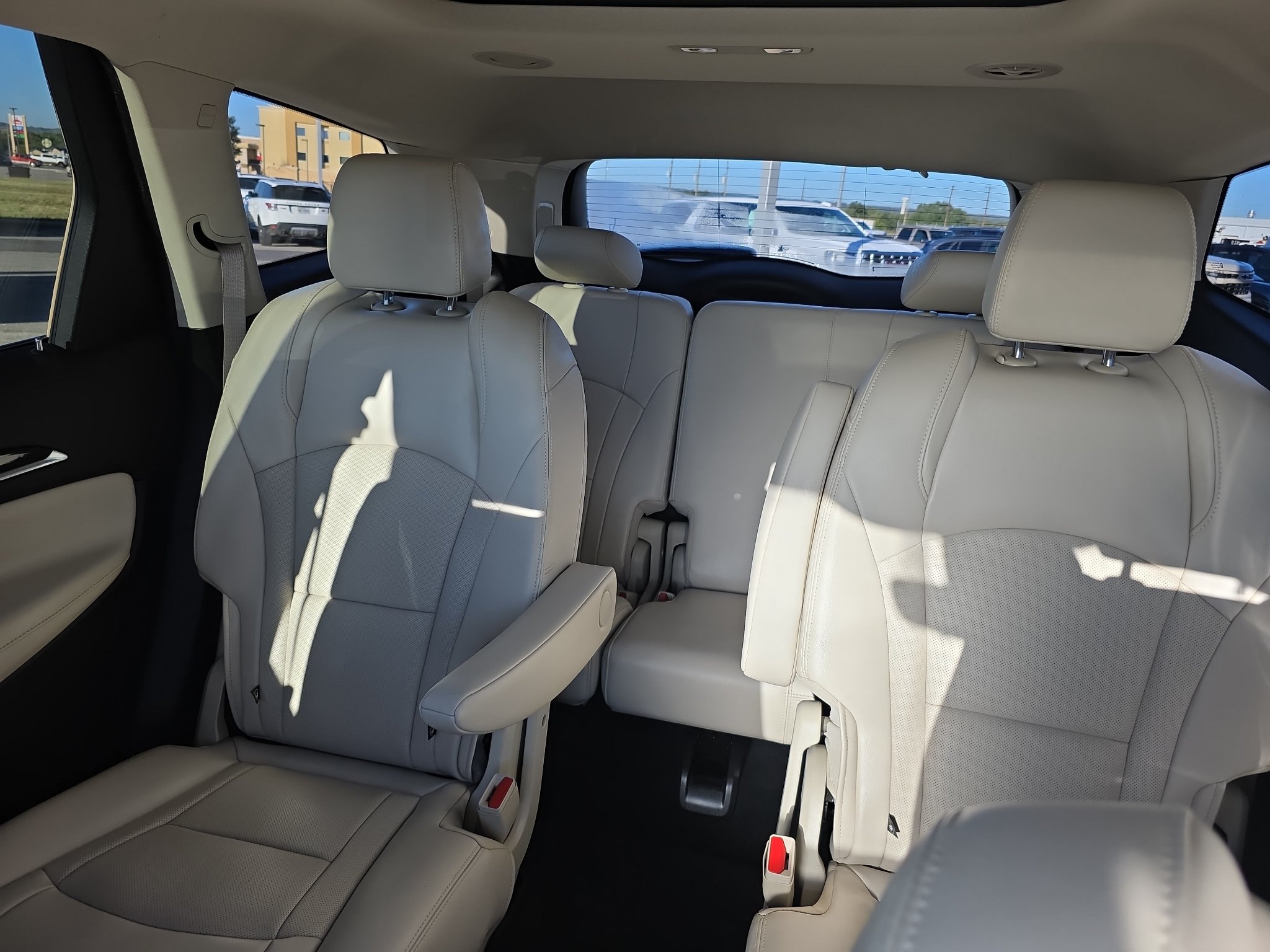 Used 2022 Buick Enclave Premium w/ Experience Buick Package FWD image 7