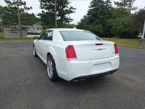 Used 2019 Chrysler 300 Touring w/ Quick Order Package 2EF RWD image 6