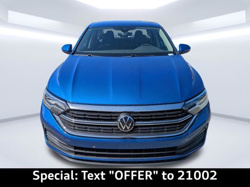 Used 2024 Volkswagen Jetta SE image 8