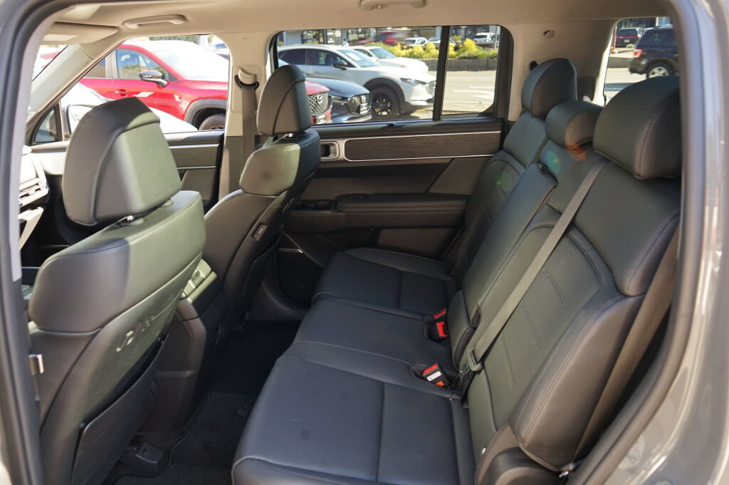 Certified 2024 Hyundai Santa Fe Limited AWD/4WD image 18