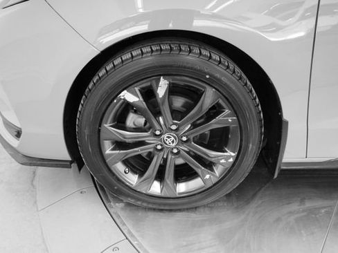 Used 2024 Toyota Sienna XSE image 9