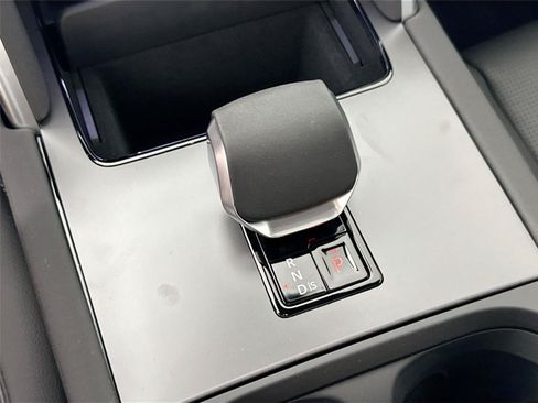 Certified 2025 Land Rover Discovery Sport Dynamic SE AWD/4WD image 8