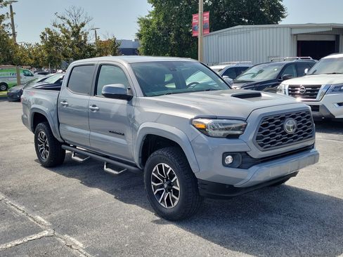 Used 2020 Toyota Tacoma TRD Sport w/ TRD Premium Sport Package AWD/4WD image 3
