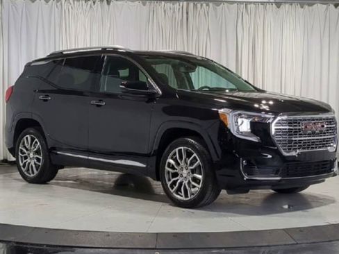 Used 2024 GMC Terrain Denali w/ Denali Premium Package AWD/4WD image 2
