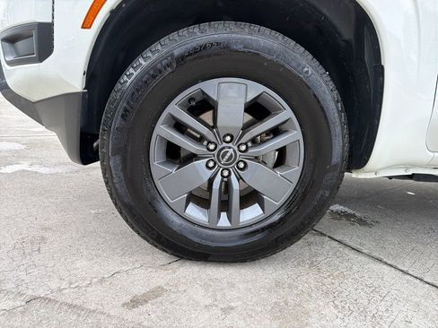 Used 2025 Nissan Frontier SV image 9