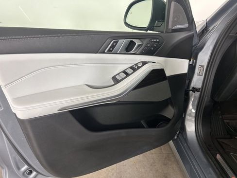 Used 2023 BMW X7 xDrive40i w/ Executive Package image 22