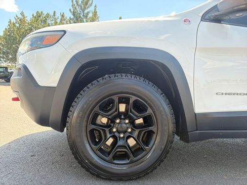 Used 2019 Jeep Cherokee Trailhawk w/ Comfort/Convenience Group AWD/4WD image 10