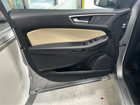 Used 2022 Ford Edge SEL w/ Convenience Package image 11