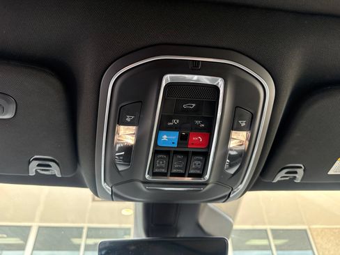 Used 2022 Jeep Wagoneer Series III w/ Premium Group I AWD/4WD image 22