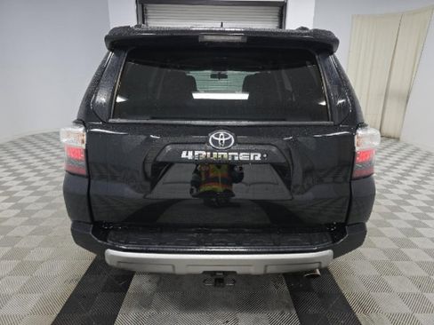 Used 2017 Toyota 4Runner TRD Off-Road image 5