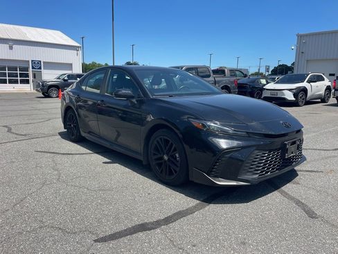 Used 2025 Toyota Camry SE FWD image 7