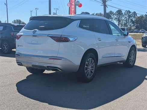 Used 2024 Buick Enclave Premium image 3