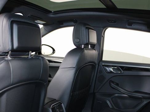 Certified 2025 Porsche Macan image 22