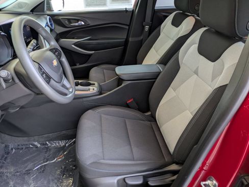 Used 2026 Chevrolet Trax LS FWD image 21