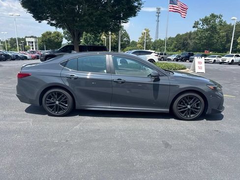 Used 2025 Toyota Camry SE w/ Convenience Package FWD image 2